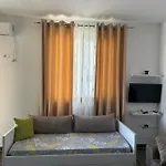 Marjana's 3 *
