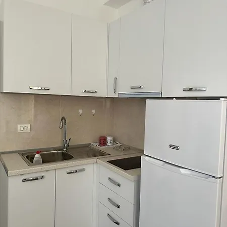 Marjana's 3 Αλέσιον