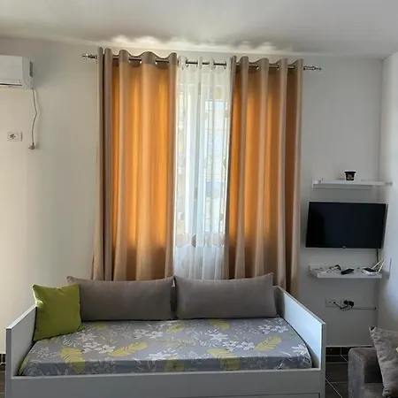 Marjana's 3 *